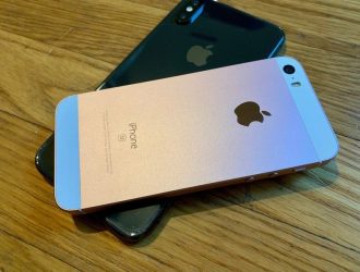 Видео показывает, как легко вздутые батареи iPhone могут взорваться во время процесса удаления |