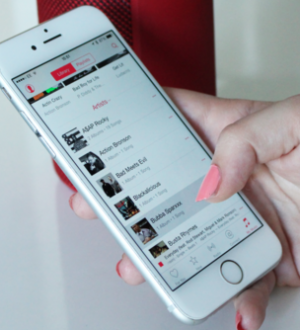 Как перемешать все песни в Apple Music